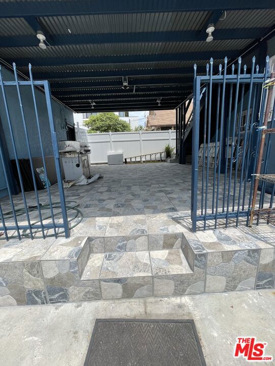 737 N HARVARD Boulevard, Los Angeles CA: https://media.crmls.org/mediaz/ed3b2f92-56ef-4702-a288-bfa18128c92c.jpg