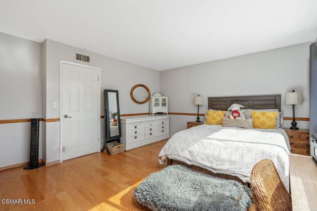 1076 Calle Contento, Thousand Oaks CA: https://media.crmls.org/mediaz/ed3bd5ea-5f23-477d-9f25-fcdf2db1f43e.jpg