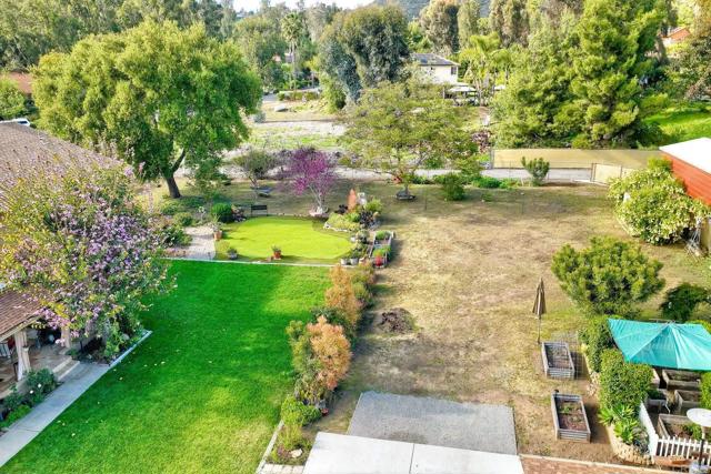 3097 Hidden Creek, Escondido CA: https://media.crmls.org/mediaz/ed3c4e0e-098e-405a-a7d8-993b17ad9402.jpg