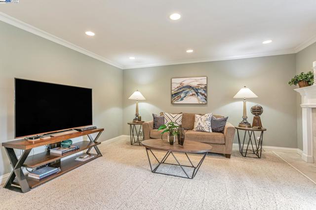 736 Tunbridge Rd, Danville CA: https://media.crmls.org/mediaz/ed3c4fa7-9f91-41e6-85dd-dff2fa099b8a.jpg
