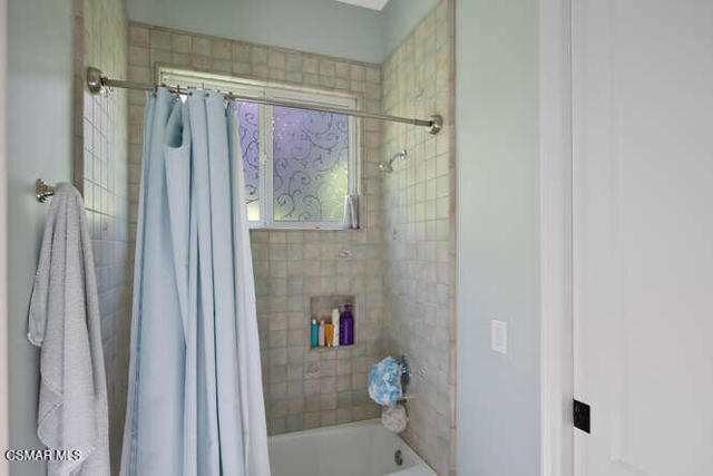 421 Whitegate Road, Thousand Oaks CA: https://media.crmls.org/mediaz/ed3c6e07-83a9-4052-bfcc-c78b21b9b140.jpg