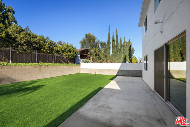 6723 Sunnyslope Avenue, Van Nuys CA: https://media.crmls.org/mediaz/ed3d8e6f-6fdf-45ef-a272-a76be0238001.jpg