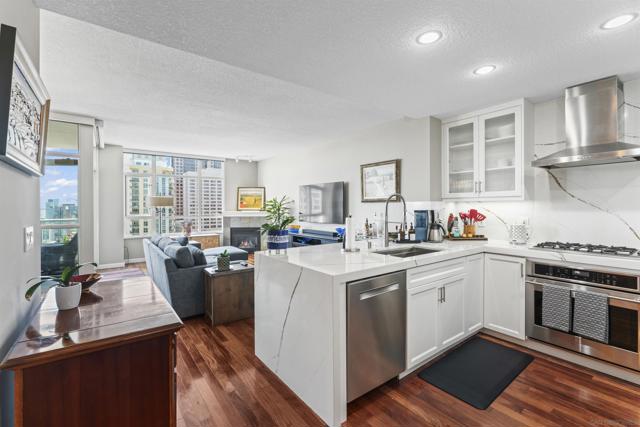 850 Beech Street, San Diego CA: https://media.crmls.org/mediaz/ed3da1e4-471c-4516-8809-2c88eef36f6d.jpg