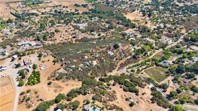 2 Chablis Rd, Ramona CA: https://media.crmls.org/mediaz/ed3da9ef-67be-4c5c-9f7b-00f53ac6d283.jpg