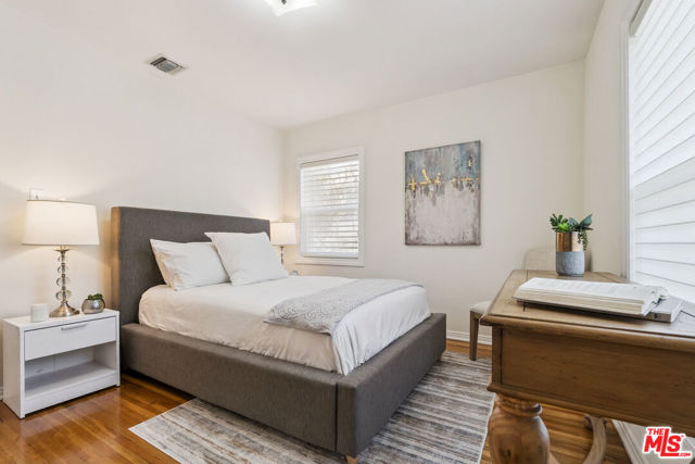 14741 Killion Street photo 7