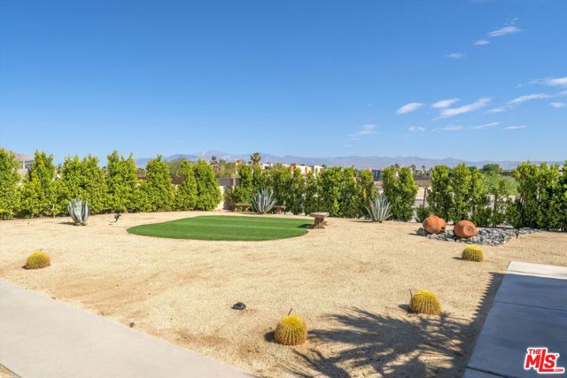 401 E San Rafael Drive, Palm Springs CA: https://media.crmls.org/mediaz/ed3e0795-8f01-4925-8b35-bc0691c24c93.jpg