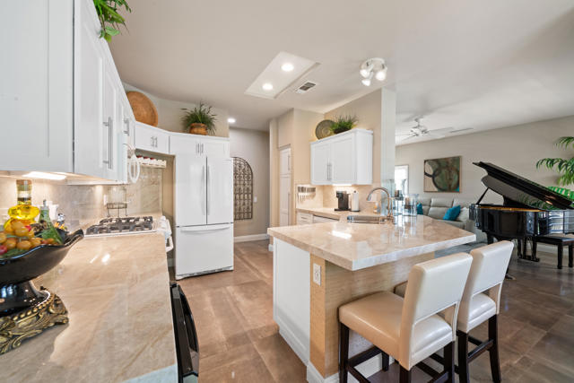 78391 Desert Willow Drive, Palm Desert CA: https://media.crmls.org/mediaz/ed3e110a-28b9-42fe-9b3e-e4882fda882d.jpg