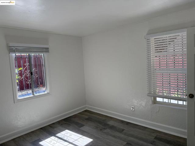 2542 Filbert St, Oakland CA: https://media.crmls.org/mediaz/ed3e1491-f8ab-4128-a908-42a556b6b7fb.jpg