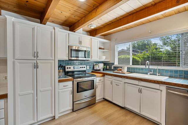 50 Florence Court, Hollister CA: https://media.crmls.org/mediaz/ed3e8676-7e99-4a54-86f8-67b2dc44e805.jpg