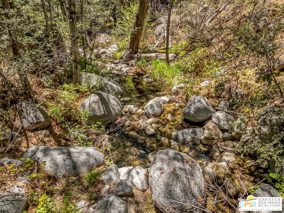 https://media.crmls.org/mediaz/ed3e86b8-aea0-4dc0-8f79-a3880b44d604.jpg?preset=X-Large