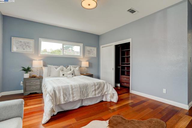 Image 23 of 43 For 39143 Donner Way