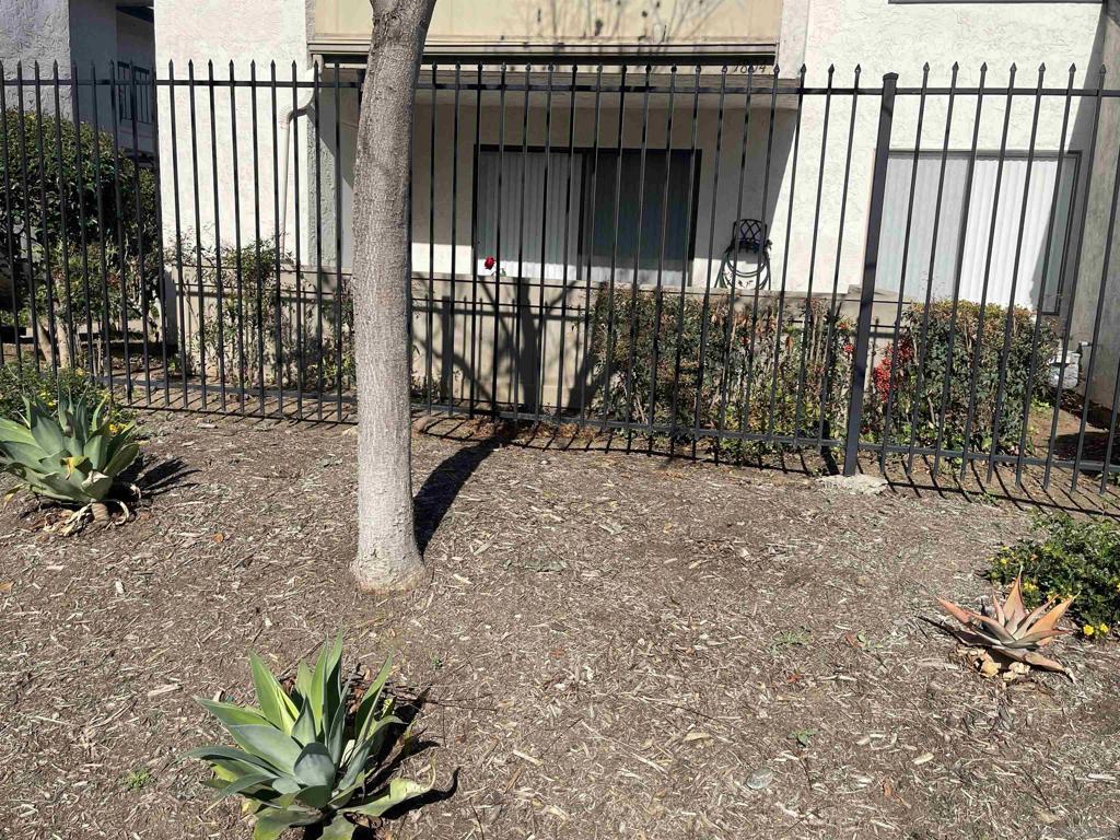 https://media.crmls.org/mediaz/ed3f7c82-cf07-4c34-a1de-4686ffbeb191.jpg?preset=X-Large