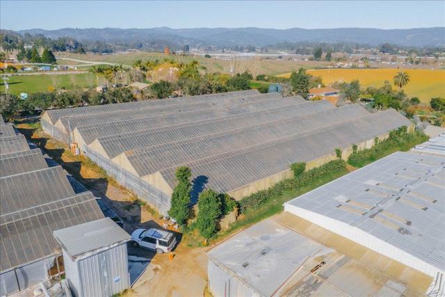 371 Calabasas Road, Watsonville CA: https://media.crmls.org/mediaz/ed4113bf-b941-4fb5-b20b-974dbfd2c322.jpg