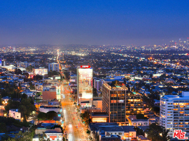 9255 Doheny Road, West Hollywood CA: https://media.crmls.org/mediaz/ed4155f6-2469-4ac2-a9e6-5572be068b41.jpg