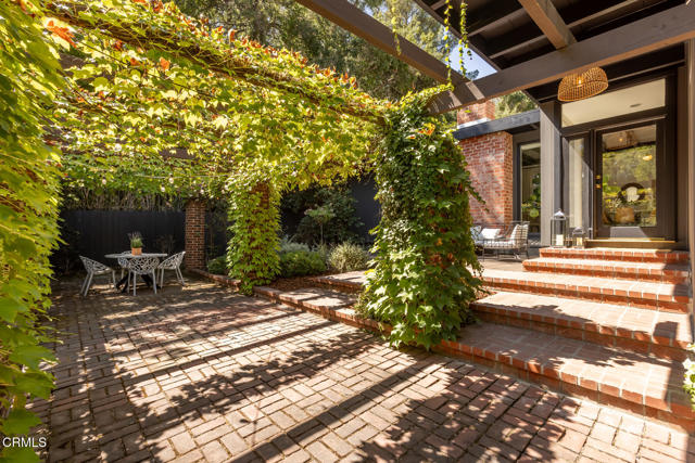 595 Linda Vista Avenue, Pasadena CA: https://media.crmls.org/mediaz/ed418991-1bdf-46c8-8e86-450c9e1e29c2.jpg