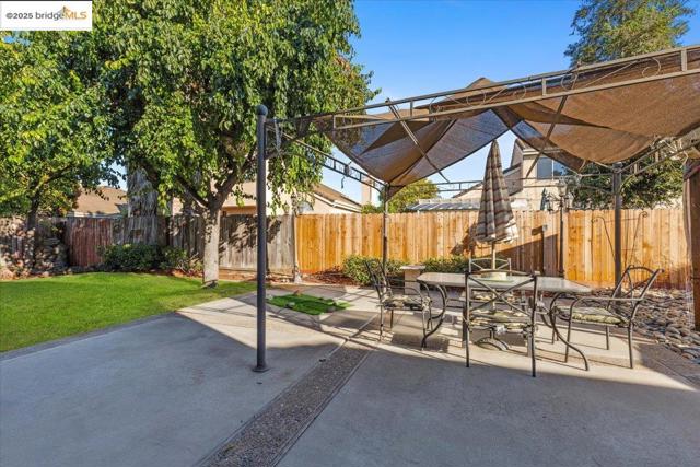1531 Rutherford Ln, Oakley CA: https://media.crmls.org/mediaz/ed41a895-39a7-40ac-bb8a-97c452959c06.jpg