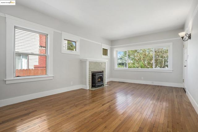 Image 7 of 28 For 1252 Russell St
