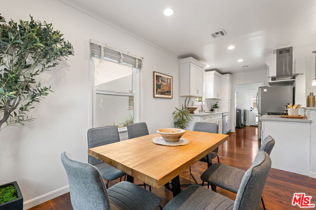 11536 Otsego Street, Valley Village CA: https://media.crmls.org/mediaz/ed422a0d-2e6e-468f-bf98-15f5138471a9.jpg