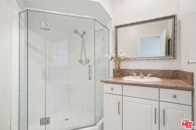 1209 Amherst Avenue, Los Angeles CA: https://media.crmls.org/mediaz/ed42a598-bc23-4a2e-bed0-7421b41d9a0b.jpg