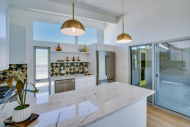 2839 N Davis Way, Palm Springs CA: https://media.crmls.org/mediaz/ed42b678-cef5-4560-aba2-a3f4546dea15.jpg