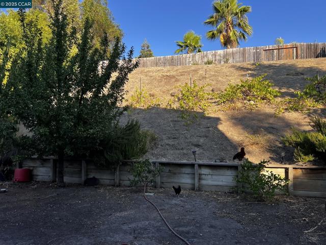4045 Galenez Way, Antioch CA: https://media.crmls.org/mediaz/ed42eda9-e467-4542-9788-1913e7db3b8b.jpg