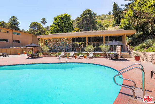 6700 Hillpark Drive, Los Angeles CA: https://media.crmls.org/mediaz/ed4302fa-be10-40ee-a6f9-3020734c088e.jpg
