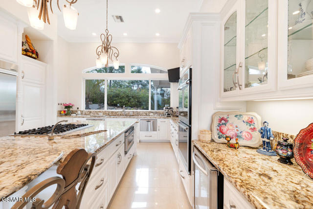 932 Rosario Drive, Thousand Oaks CA: https://media.crmls.org/mediaz/ed434468-1c71-454c-9815-106f2b5f5656.jpg