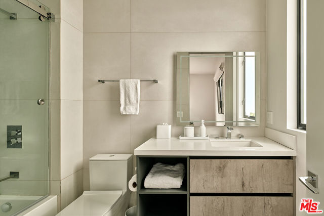 144 N Bowling Green Way, Los Angeles CA: https://media.crmls.org/mediaz/ed437d6d-4179-42a5-a700-5bdbf78240a2.jpg