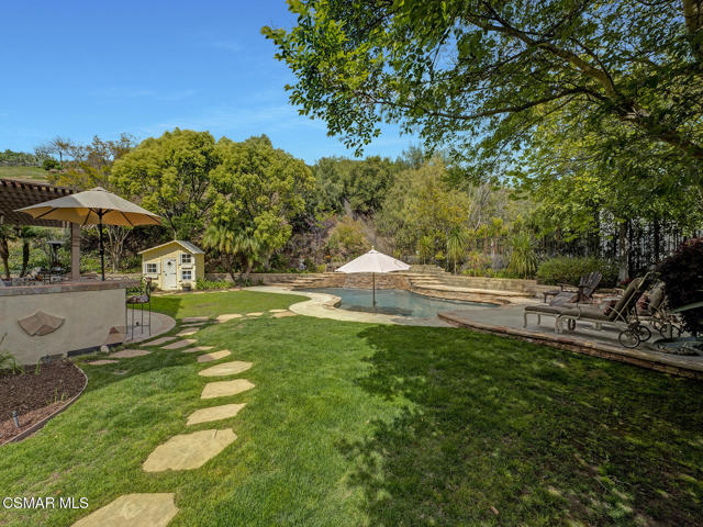 331 Briar Bluff Circle, Thousand Oaks CA: https://media.crmls.org/mediaz/ed443c24-9515-403c-b839-d52385a65dcf.jpg