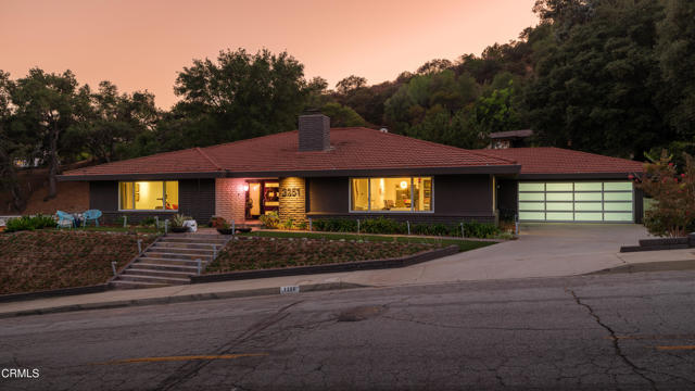 3351 Country Club Drive, Glendale CA: https://media.crmls.org/mediaz/ed443d03-1c9f-4b28-ad57-0a3c0ff1995d.jpg