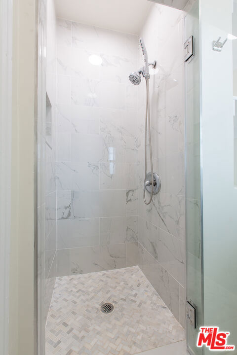 181 S Sycamore Avenue, Los Angeles CA: https://media.crmls.org/mediaz/ed4470c4-e806-43ea-81ac-48b19b6ac40d.jpg