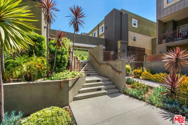 2974 Ripple Place, Los Angeles CA: https://media.crmls.org/mediaz/ed44c08f-6e9a-468a-8efb-b8eecb54c481.jpg