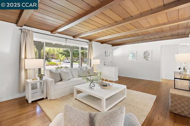 180 Ivy Drive, Orinda CA: https://media.crmls.org/mediaz/ed4500bb-1ea9-45a0-adef-f438754d46fb.jpg