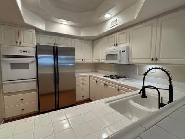 8641 Via Mallorca, La Jolla CA: https://media.crmls.org/mediaz/ed450de0-ef1d-4f8c-a248-bc4155f930a2.jpg