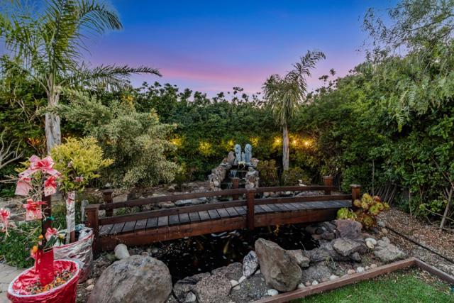 11550 Skyline Boulevard, Oakland CA: https://media.crmls.org/mediaz/ed453ab8-3f53-47ab-909d-155838f58118.jpg
