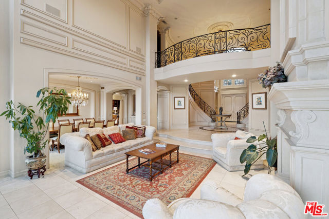 19016 Devonport Lane, Tarzana CA: https://media.crmls.org/mediaz/ed4573a1-4f23-402f-9dda-1914b8d5c6ff.jpg