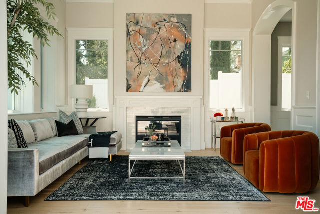 4439 Petit Avenue photo 8