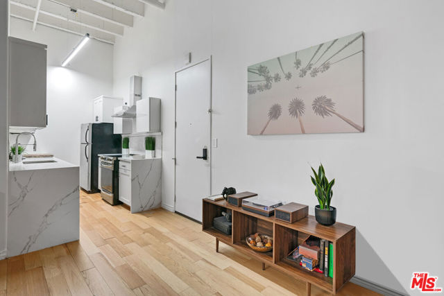312 W 5th Street, Los Angeles CA: https://media.crmls.org/mediaz/ed45f6f3-b7dd-4c5a-8531-a5d860693c29.jpg