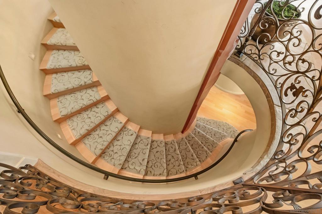 https://media.crmls.org/mediaz/ed45fdb2-4415-4c4b-9b55-504a40057cac.jpg?preset=X-Large