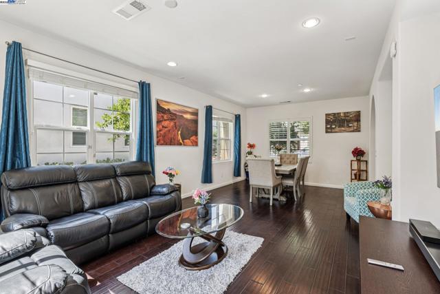 5010 Barrenstar Way, San Ramon CA: https://media.crmls.org/mediaz/ed463d3d-36e8-4a49-a684-7d7c7038f548.jpg