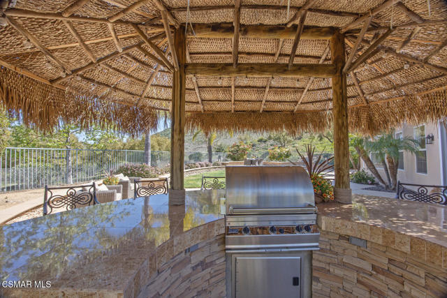 3034 Heavenly Ridge Street, Thousand Oaks CA: https://media.crmls.org/mediaz/ed467790-8074-43f4-80c6-3adf2778a23c.jpg