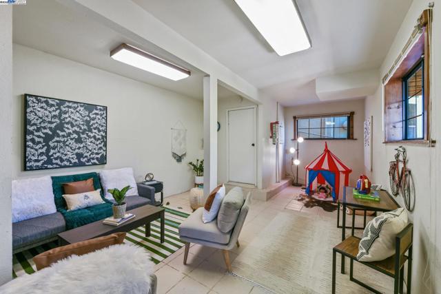 3014 BROADMOOR VIEW, Oakland CA: https://media.crmls.org/mediaz/ed4699aa-1af0-4658-a982-e79516d7cffb.jpg