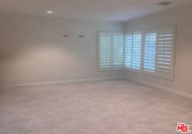 917 Oxford Way, Beverly Hills CA: https://media.crmls.org/mediaz/ed478f14-cfe6-45be-bad8-385cbb67b887.jpg