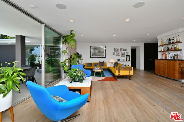 20150 Delita Drive, Woodland Hills CA: https://media.crmls.org/mediaz/ed48006d-04a6-42df-9a57-b1f5f6993cfa.jpg