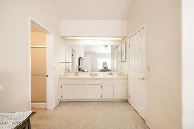 1475 Clayton Way, Simi Valley CA: https://media.crmls.org/mediaz/ed48b521-18e1-4b59-9ea8-ecfc0f4afa78.jpg