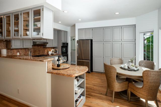 560 9th Avenue, Menlo Park CA: https://media.crmls.org/mediaz/ed48fa52-f39f-4843-9904-bae7576d1ac6.jpg