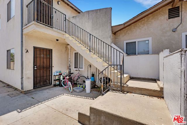 11320 Emelita Street photo 3