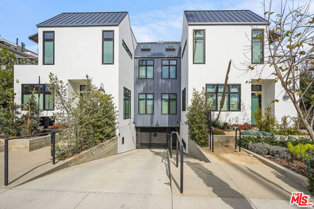 1037 21st Street, Santa Monica CA: https://media.crmls.org/mediaz/ed4970ab-7b90-4e02-a45d-b87038d2fc21.jpg