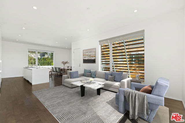 935 N San Vicente Boulevard, West Hollywood CA: https://media.crmls.org/mediaz/ed4976d9-1be8-4087-8d9d-a5a1ed0e6bc7.jpg