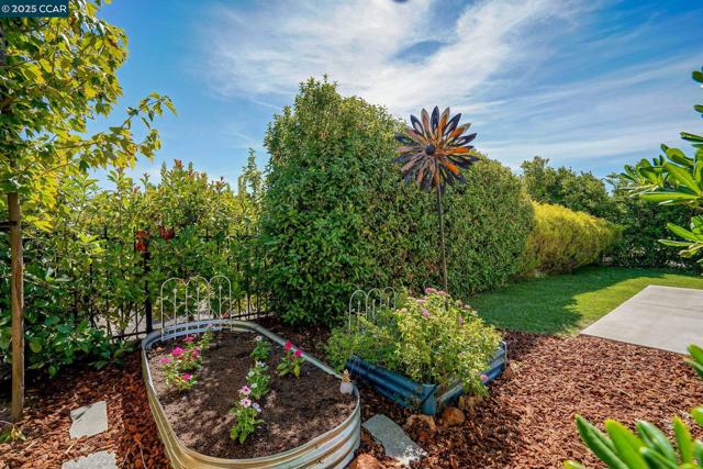 304 Birch Ridge Dr, Rio Vista CA: https://media.crmls.org/mediaz/ed4993b7-8ab9-45d6-b549-a0f154f288a7.jpg